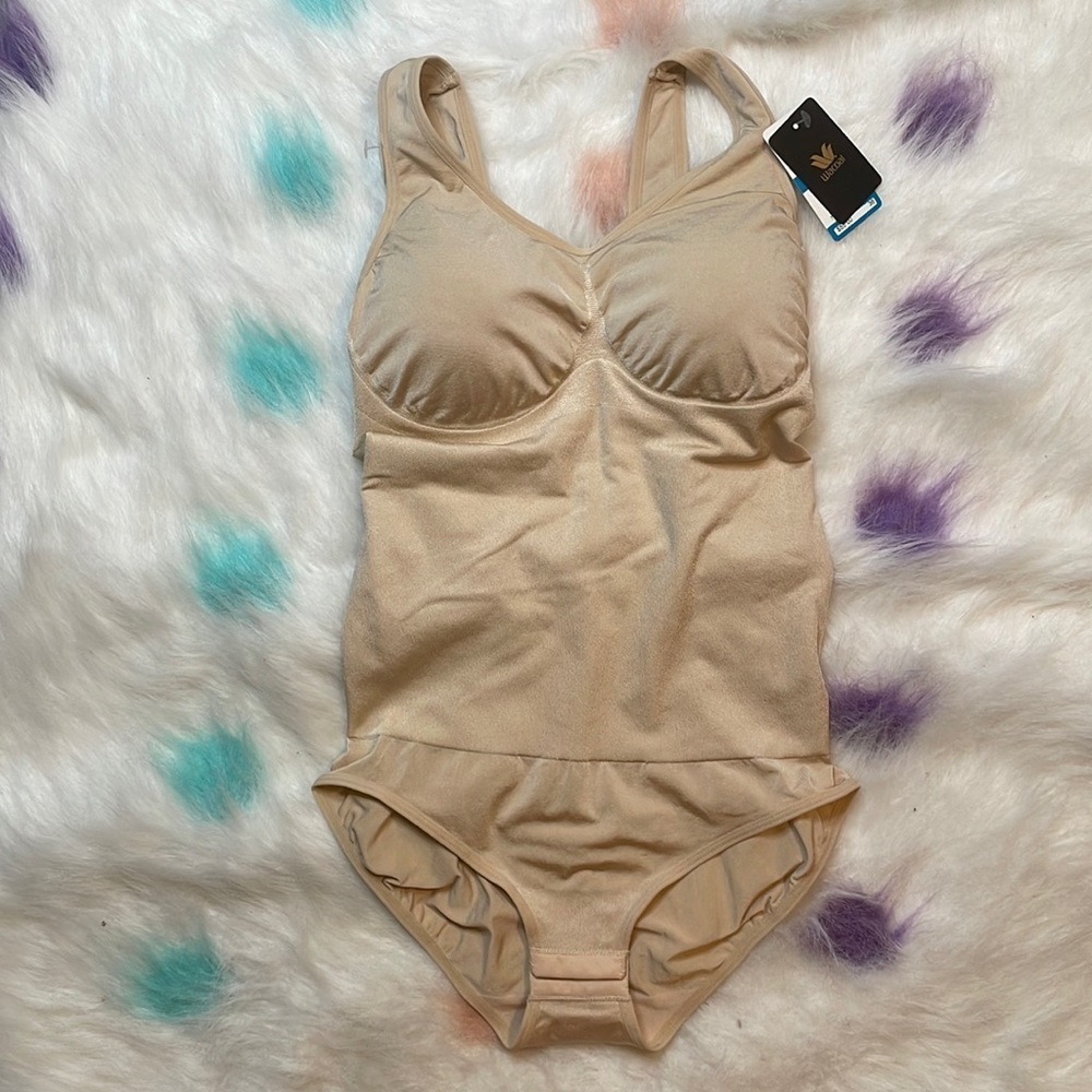 Nwt Wacoal Extra Low Back Removable Padding Cream Color Shape wear Size 36